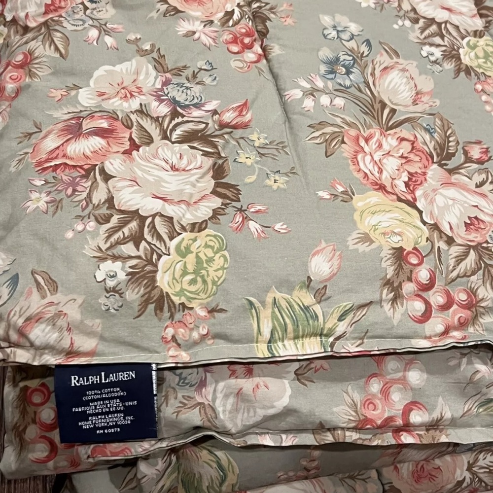 Ralph Lauren Charlotte
Sage Queen Size
Comforter - Beautiful!